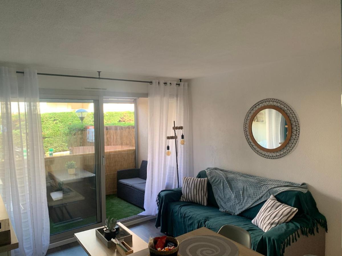 Chaleureux Appartement Face Au Port Sta Lucia, Tout A Pieds, Wifi Saint-Raphael  Exterior photo