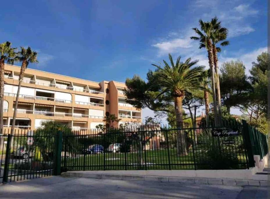 Chaleureux Appartement Face Au Port Sta Lucia, Tout A Pieds, Wifi Saint-Raphael  Exterior photo