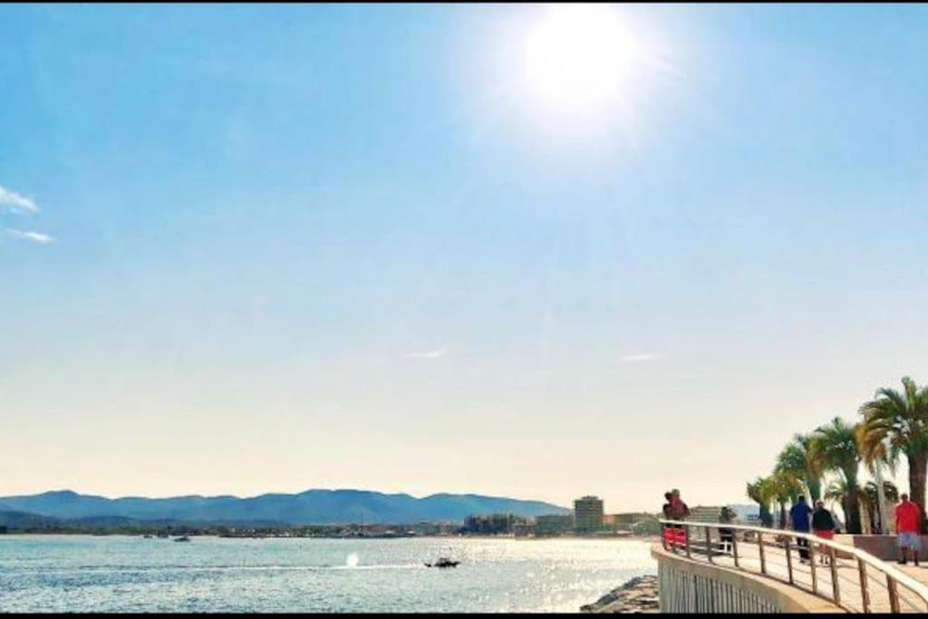Chaleureux Appartement Face Au Port Sta Lucia, Tout A Pieds, Wifi Saint-Raphael  Exterior photo