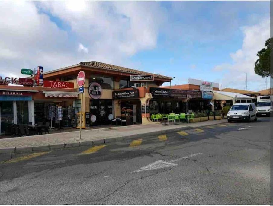 Chaleureux Appartement Face Au Port Sta Lucia, Tout A Pieds, Wifi Saint-Raphael  Exterior photo